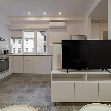 Cismigiu & Universitate 2-br - Modern Design With Balcony & Kitchen דירה 4*