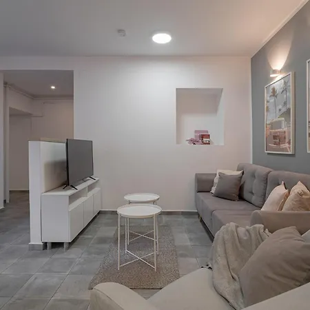 Cismigiu & Universitate 2-br - Modern Design With Balcony & Kitchen 4* בוקרשט