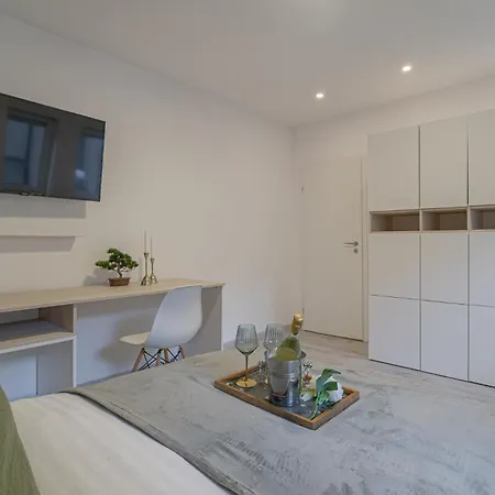 Cismigiu & Universitate 2-br - Modern Design With Balcony & Kitchen