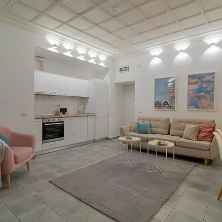 Cismigiu & Universitate 2-br - Modern Design With Balcony & Kitchen דירה 4*