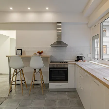 Cismigiu & Universitate 2-br - Modern Design With Balcony & Kitchen 4*