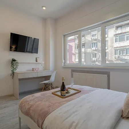Cismigiu & Universitate 2-br - Modern Design With Balcony & Kitchen Lägenhet Bukarest