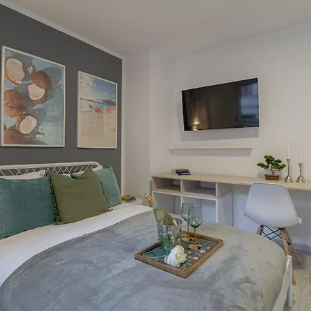 Cismigiu & Universitate 2-br - Modern Design With Balcony & Kitchen 4*