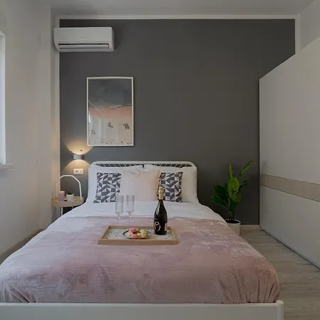 Cismigiu & Universitate 2-br - Modern Design With Balcony & Kitchen 4* Bukarest