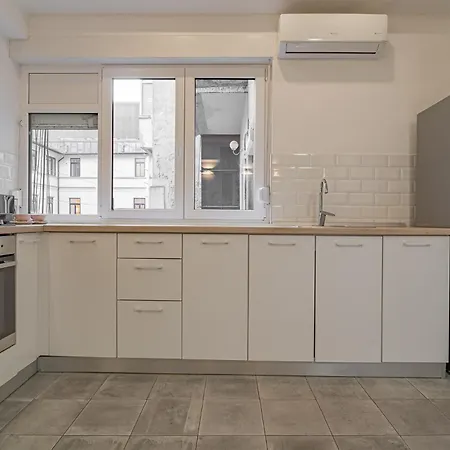 Cismigiu & Universitate 2-br - Modern Design With Balcony & Kitchen Lägenhet Bukarest