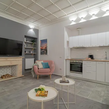 Cismigiu & Universitate 2-br - Modern Design With Balcony & Kitchen Bukarest