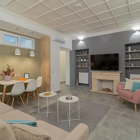 Cismigiu & Universitate 2-br - Modern Design With Balcony & Kitchen Boekarest