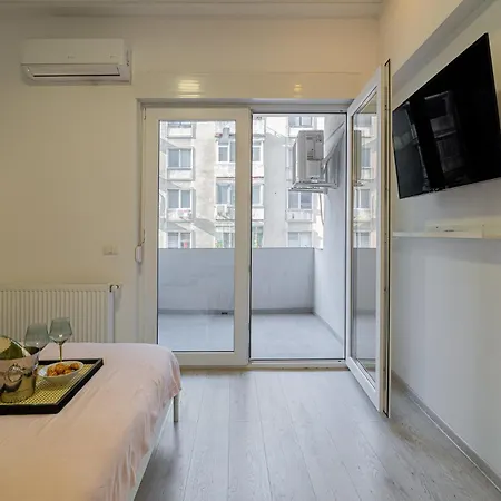 Cismigiu & Universitate 2-br - Modern Design With Balcony & Kitchen Appartement 4*